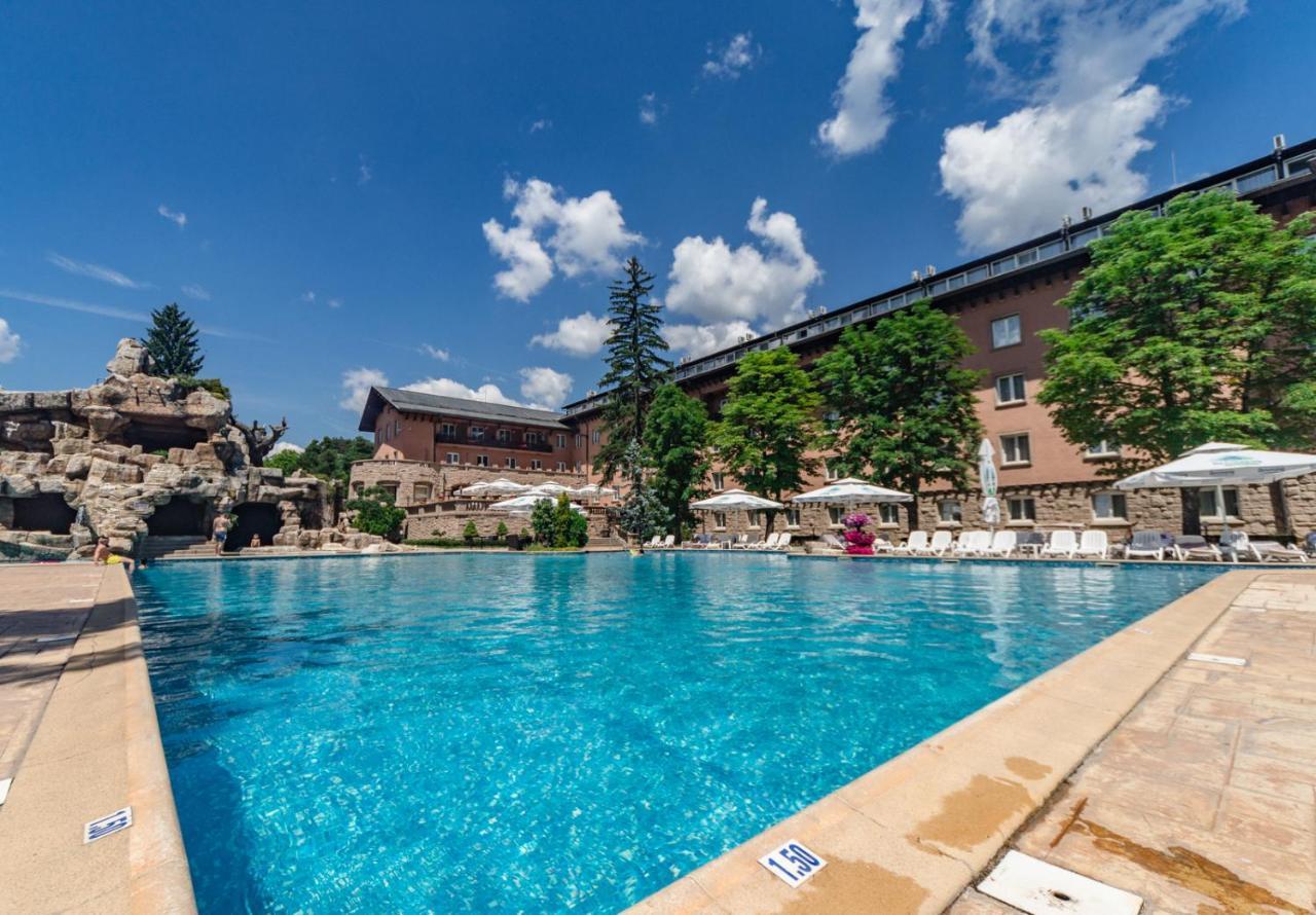 스파 호텔 드보렛사 벨린그래드 외부 사진 The outdoor pool at the Hotel