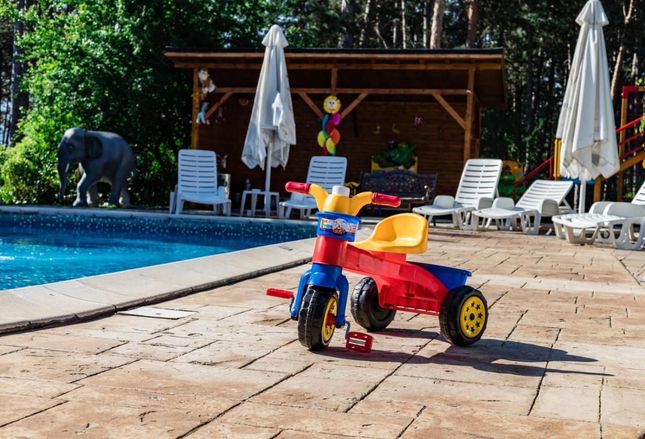 스파 호텔 드보렛사 벨린그래드 외부 사진 A tricycle