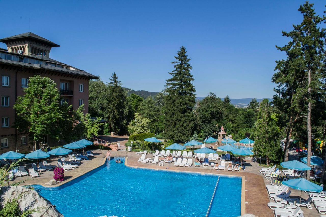 스파 호텔 드보렛사 벨린그래드 외부 사진 The swimming pool at the hotel