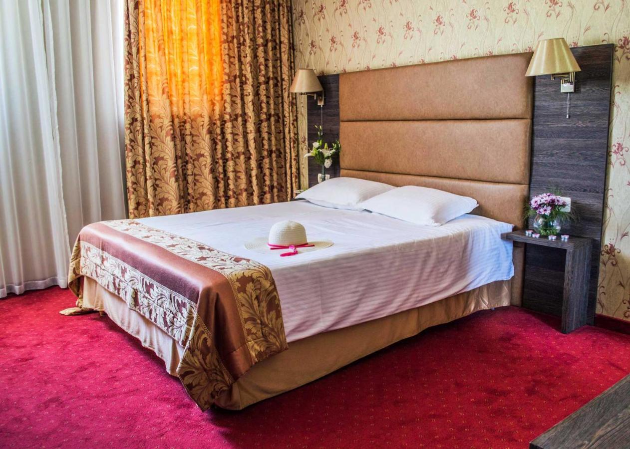 스파 호텔 드보렛사 벨린그래드 외부 사진 A bedroom in a hotel