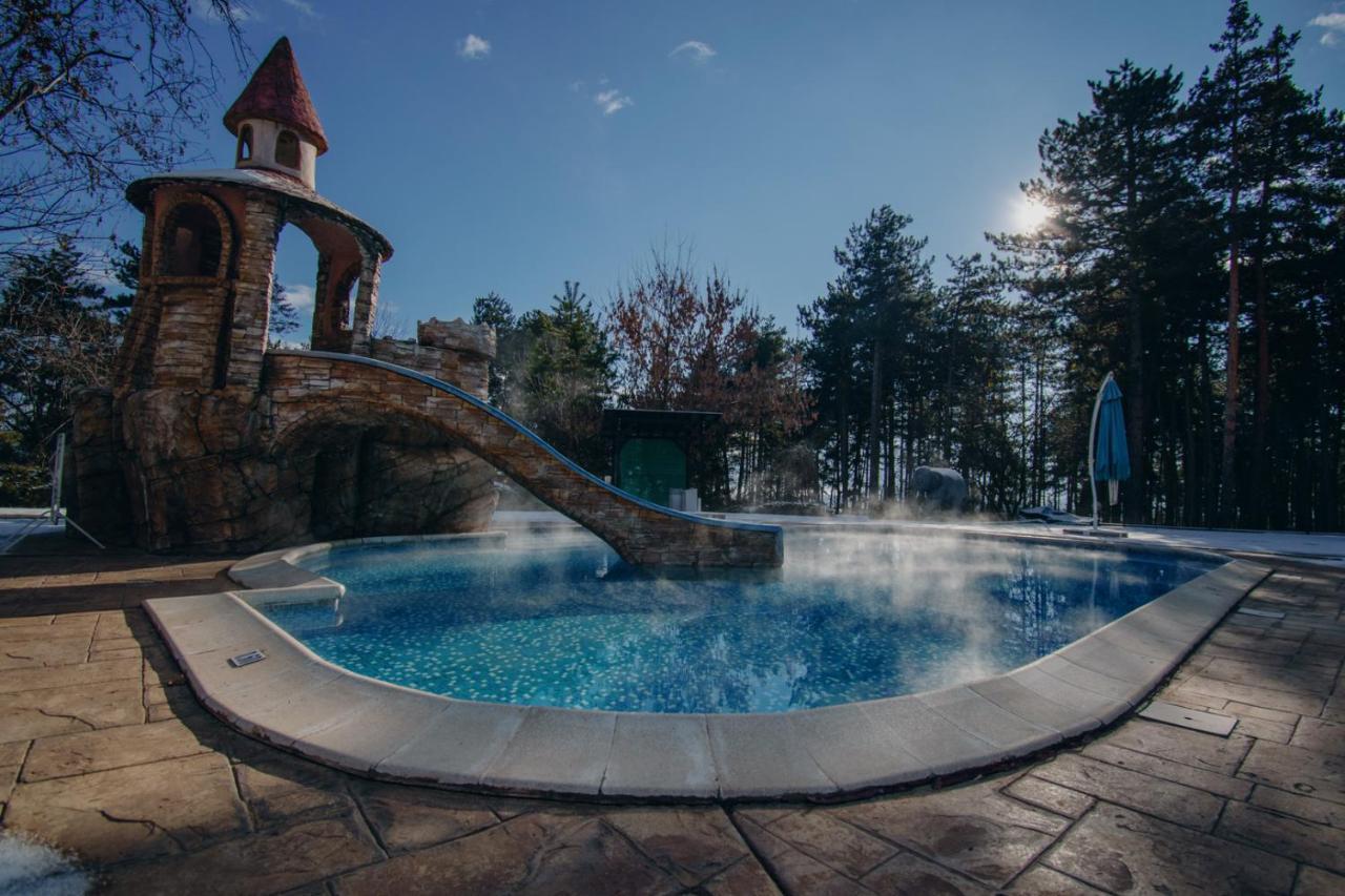 스파 호텔 드보렛사 벨린그래드 외부 사진 The outdoor thermal pool