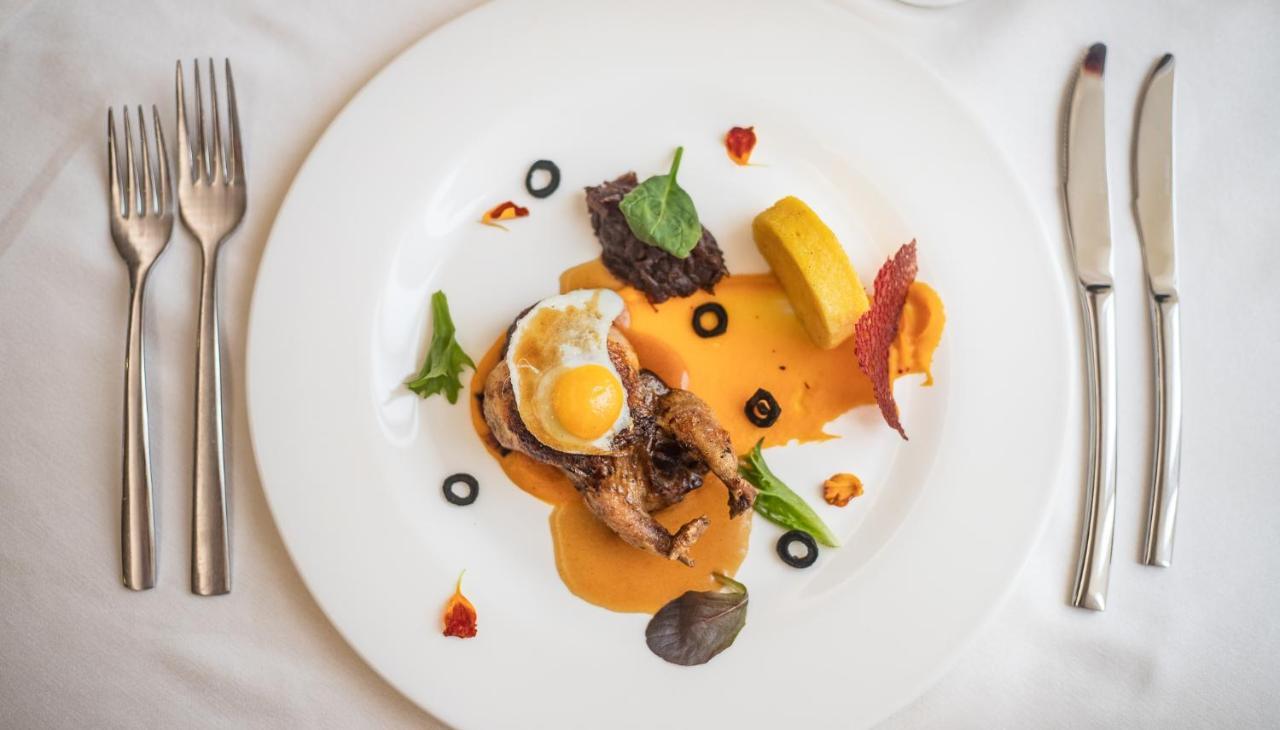 스파 호텔 드보렛사 벨린그래드 외부 사진 A plate of food